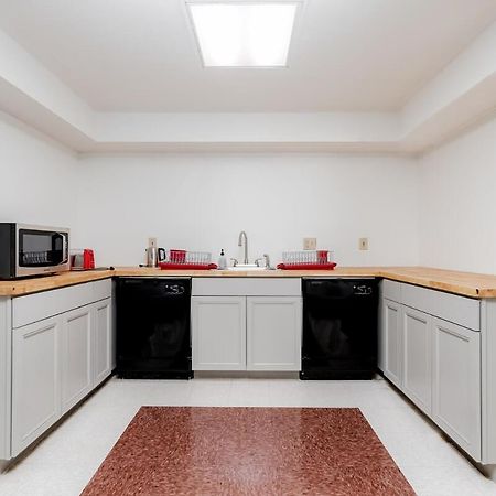 Cozysuites Cwe Stylish Queen With Microwave&Fridge Tower Grove Екстер'єр фото
